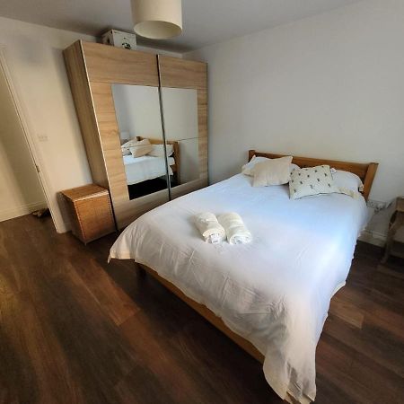 Comfortable Two Bedroom Modern Apartment London Exterior photo