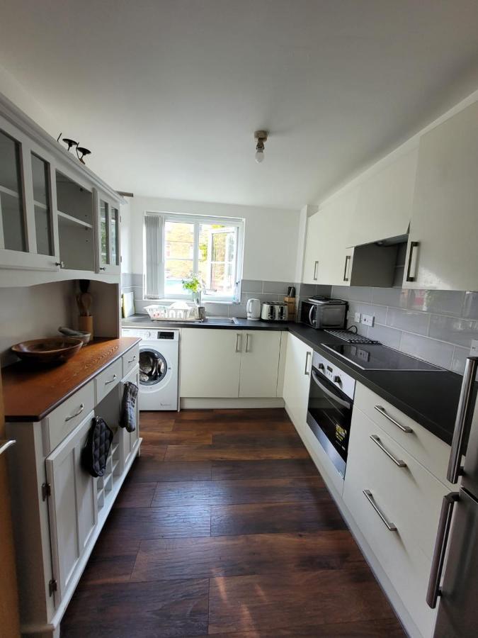 Comfortable Two Bedroom Modern Apartment London Exterior photo