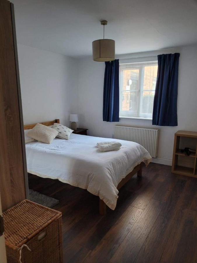 Comfortable Two Bedroom Modern Apartment London Exterior photo